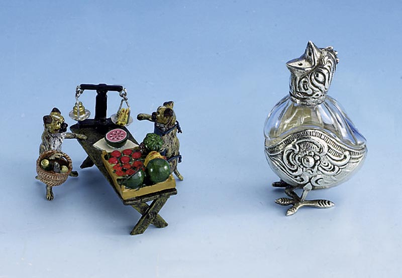 Wiener Bronze, sign. Bermann, vollplastische Darstellung eines Marktstandes mit 2 Hunden, Obst und bewegl. Waage, ca. 4 x 7 x 6.5 cm