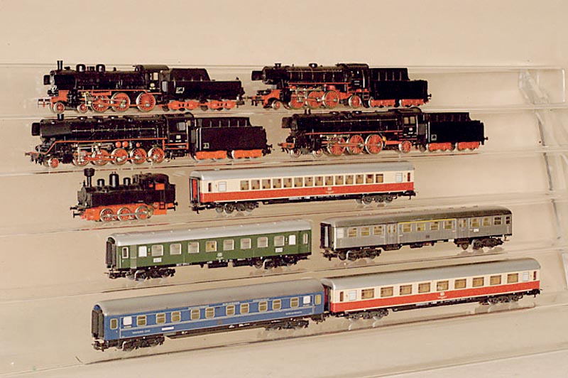 Grosses Konvolut MÄrklin, 50er-80er J., best. aus 5 Dampfloks, Betr.-Nr. 23014 (50er J .), 381807 (60er J.), 44481 (1974), 01097 (1964) und Nr. ...