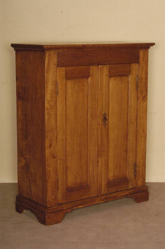 Vertiko, deutsch, um 1820, Biedermeier, wohl Erle massiv, kirschbaumfarben gebeizt, BracketfÜße aus dem Vollholz, Inlets gerahmt und verdÜbelt, ...
