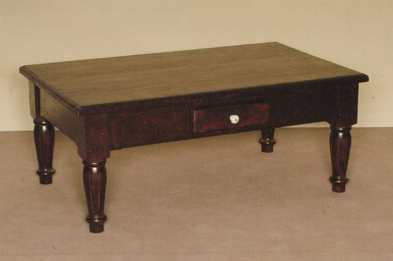Couchtisch, deutsch, um 1890, GrÜnderzeit, Weichholz masssiv, dunkel gebeizt und lackiert, gedrechselte Beine aus dem Vollholz, kanneliert, Zarge ...