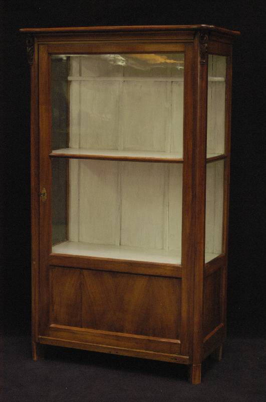 Vitrine, um 1870/80, dreiseitig verglast, Kirschholz massiv und furniert, Alters- und Gebrauchsspuren, ohne SchlÜssel, ca. 169x102x49 cm