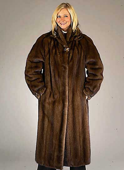 Saga-Mink-Nerzmantel, Gr. 42, mittelbraune Felle, braunes Innenfutter, Kragen, 2 Einschubtaschen, RÜckenl. ca. 121 cm, ausgestellte Form, gr. ...