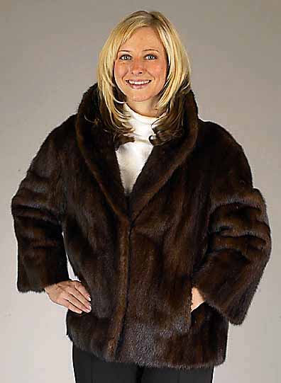 Nerzjacke, Gr. 42, dunkelbraune Felle, goldbraunes Innenfutter, Label LS, 2 Einschubtaschen, Kragen, RÜckenl. ca. 60 cm, ausgestellte Form, 3/4 ...