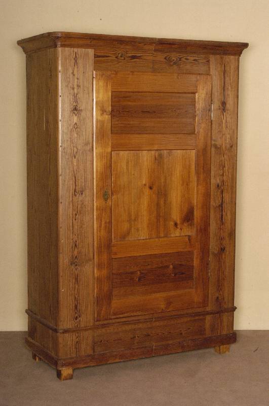 eintÜriger SpÄtbiedermeierschrank, deutsch/Freiburg, um 1830/40, Front auf Rahmen gearbeitet, ausgesuchtes Zierbelkiefernholz, teilrestauriert, ...