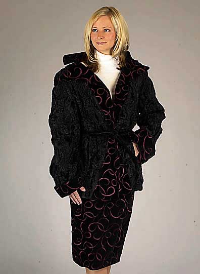 Elegantes DamenkostÜm, Gr. 40, Marke Joel Couture, Jacke aus Swarakka schwarz eingefÄrbt, Seidenfutter bordeauxrot, mit Rock aus Seidensamt mit ...