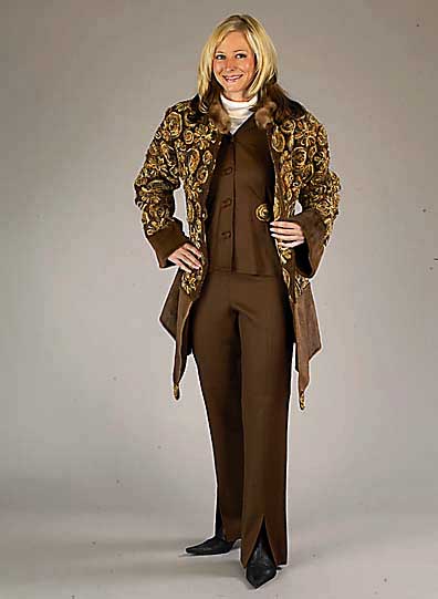 Elegante Jacke aus Schurwoll-Boucle, Gr. 38, tailliert im Gehrockschnitt, abgefÜttert mit Phoecinea-Fell, mit Nerzkragen, RÜckenl. ca. 73 cm, ...