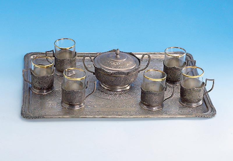 Teeset, Persien, um 1900, Silber, feine Treibarbeit, reich ziseliert und punziert, bestehend aus Tablett ca. 40 x 30 cm, sechs Teeglashalter, eine ...