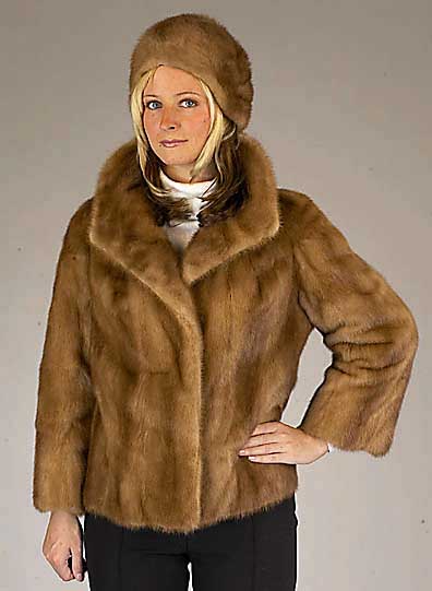 Nerz-Kurzjacke, Gr. 38, hellbraune Felle, goldbraunes Innenfutter von BordÜre umfasst, Label Garbe, Kragen, RÜckenl. ca. 57 cm, enganliegende ...