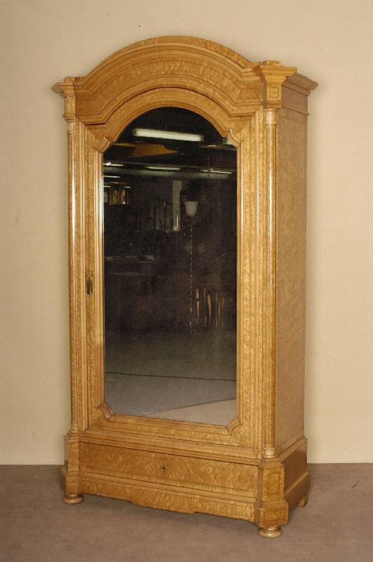 WÄsche- oder Kleiderschrank, deutsch, um 1880 , Korpus Eiche, Vogelaugenahornfurnier, sehr seltene Holzart, eintÜriges MÖbel mit großem ...