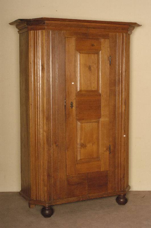 Schrank, deutsch, um 1820, Barock, Eiche massiv, sogenannter Spaltschrank, durch Keilkonstruktionen kann das MÖbel in zwei Teile demontiert ...