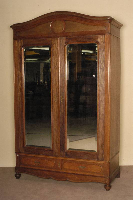 Schrank, deutsch, um 1900, Eiche massiv, mittelbraun gebeizt, zweitÜriges MÖbel mit facettiertem Spiegelglas, Kopfteil geschwungene AusfÜhrung, ...
