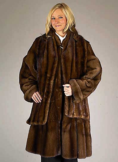 Saga-Mink-Nerzswingermantel, Gr. 40, dunkelbraune Felle lÄngs verarbeitet, Innenfutter geblÜmt, 2 Einschubtaschen, Ärmel mit angesetzten ...