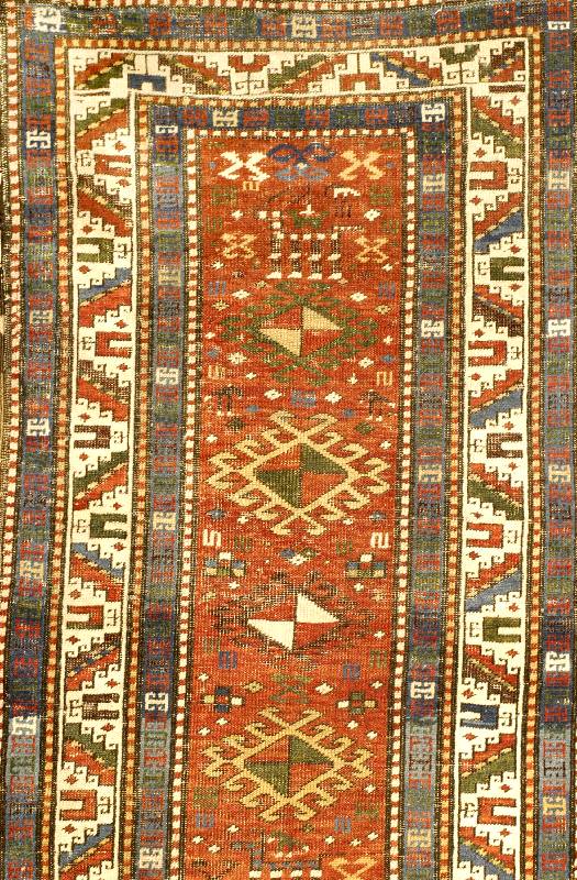 Kuba Antik, Kaukasus, um 1890, Wolle auf Wolle, ca. 146 x 73 cm, SchÄtzwert: 1600.- EURO, EHZ: 4-5. Interessanter KnÜpfteppich, Se lten.