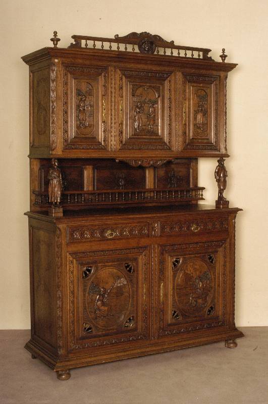 Aufsatzbuffet, Frankreich/Bretagne, um 1870, Eiche massiv, RÜckwand Weichholz, auf KugelfÜßen, 2 TÜren und 2 Schubladen, kassettierte ...