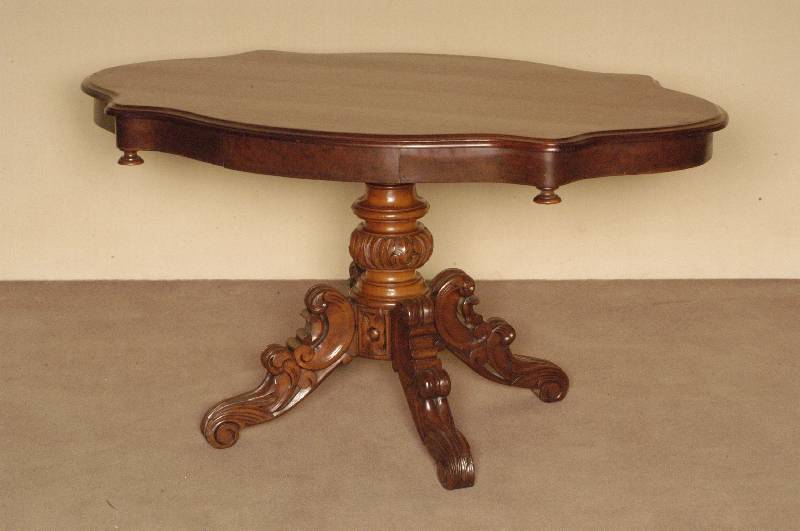Tisch, deutsch, um 1860, Louis-Philippe, Platte mit Vogelahornfurnier, Fuß Mahagoni massiv, balusterfÖrmig, 4-fach ausladend, in der Zarge ...