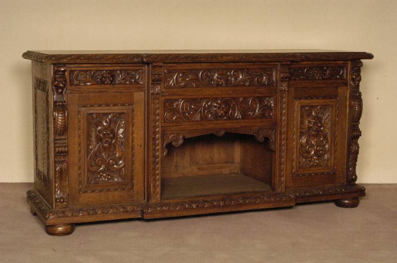 Große Anrichte, deutsch, um 1800, GrÜnderzeit, Eiche massiv, sehr aufwendig geschnitzt, im Oberteil 4 Schubladen, links und rechts je eine TÜr, ...