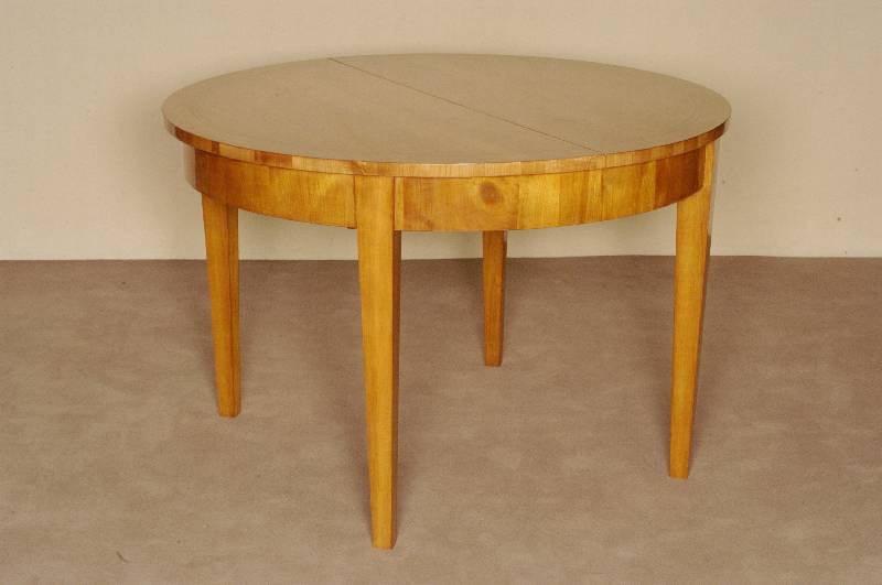 Runder Auszeihtisch, im Biedermeierstil, Kirschbaum massiv, unter Verwendung alter Teile 4 Einlegeplatten von jeweils 65 cm, Platte mit ...