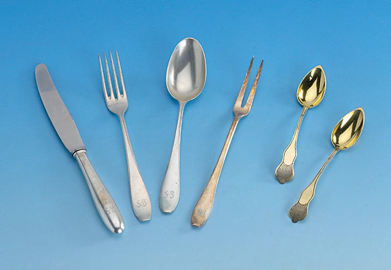 37-teiliges FrÜhstÜcksbesteck, um 1911/12, Bruckmann & SÖhne, 800er Silber, Bes.-Monogr. SB, best. aus: 12 Messer (Griffe gefÜllt, Klingen ...