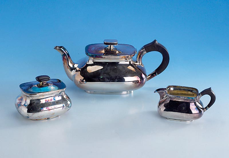 Kaffeekanne, Zuckerdose und Sahnegießer, BSF fÜr Rave/MÜnchen, 925er Silber, 1938, reine Treibarbeit, elegante, zeitlose Form, ...
