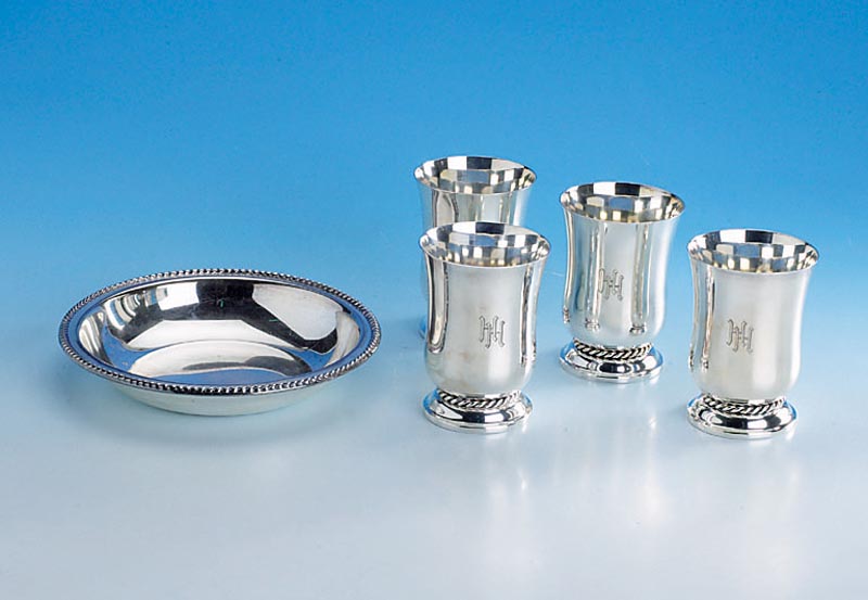 Konvolut Anbietschale und 4 Becher, Meistermarke Grimminger SchwÄbisch-GmÜnd, Schale 835er Silber, D ca. 18.5 cm, um 1920/30 Becher 925er ...
