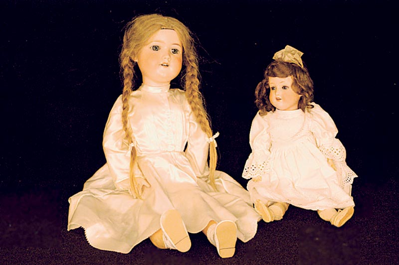 Porzellankopfpuppe, Armand Marseille, um 1910, A 1 M, MassegliederkÖrper, blaue Paperweigth-Schlafaugen, offener Mund, vier ZÄhne oben, brunette ...