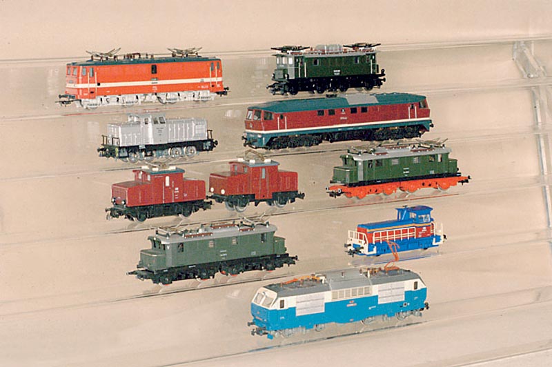 Konvolut E-Loks, 60er Jahre, Spur HO, Gleichstrom, insgesamt 8 E-Loks und eine Diesellok, Überwiegend Piko, 1 x Roco, 1 x Liliput, dazu 6 ...