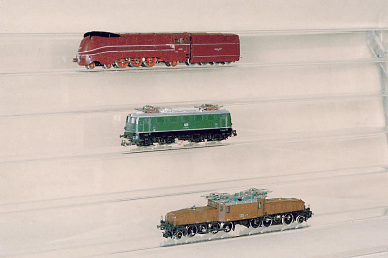 E-Lok, MÄrklin, 90er Jahre, Spur HO, Nr. 3352, Betr.-Nr. 14301, Schweizer Krokodil, eine Gelenksschraube lose, jedoch vorhanden, im orig. Karton, ...
