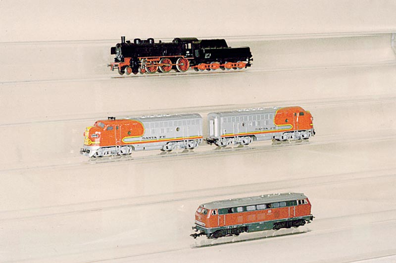 Dampflok mit Tender, MÄrklin, 1967, Spur HO, Nr. 3098, intakt, l. bespielt (oben)