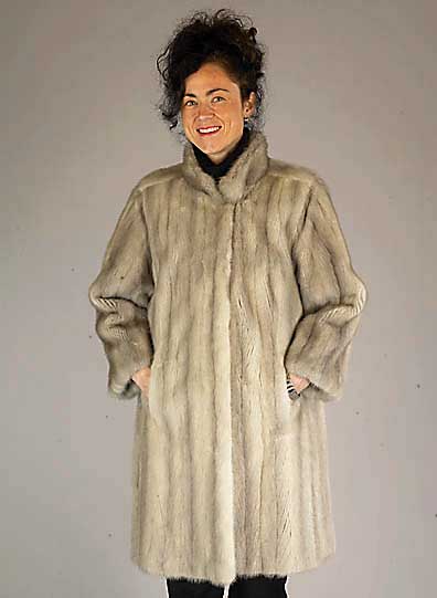 Graue Nerzjacke, Gr. 40, Label: Pelzatelier Busch, DÜsseldorf, 2 Einschubtaschen, RÜckenl. ca. 90 cm