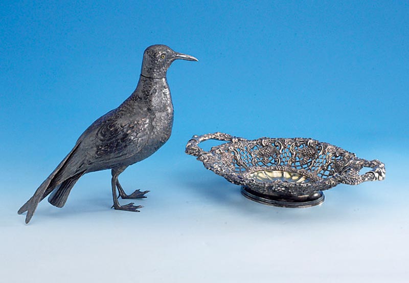 Anbietschale, Silber gepr., um 1835/45, Weinlaub- und Weintraubendekor, zeittyp., ca. 300 g, 7 x 23 x 35 cm