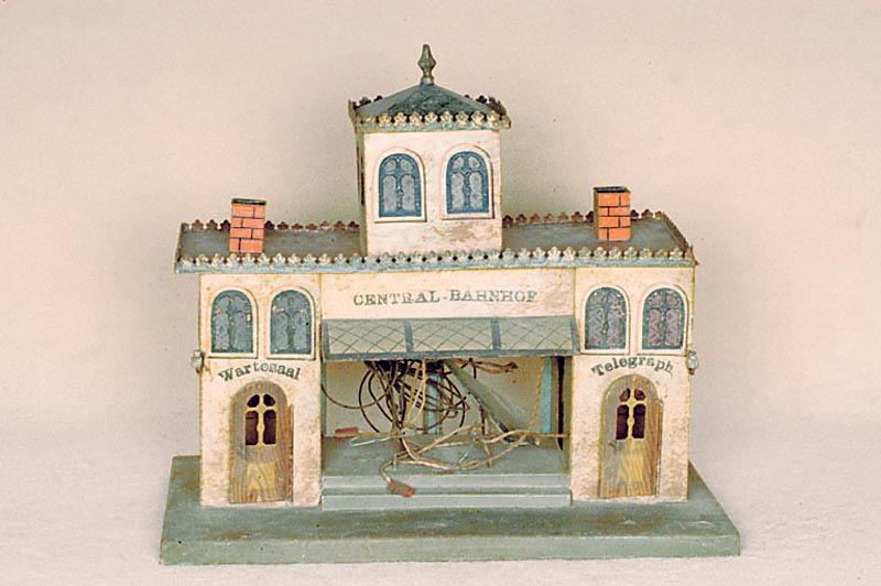 Central-Bahnhof, MÄrklin, 1901-03, in der Lit. abgebildet, bunt staffiert, stark korrodiert, alte Verdrahtung vorhanden, Fkt. nicht geprÜft, ...