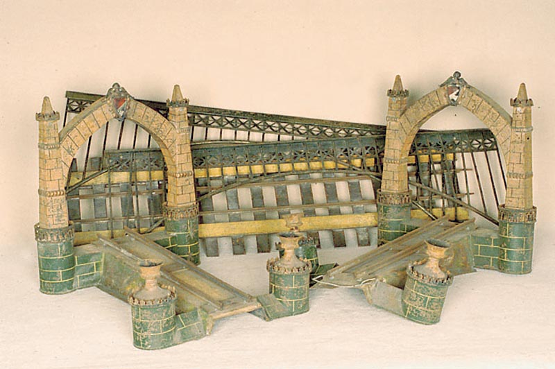 EisenbahnbrÜcke, MÄrklin, vor 1900, Spur 1, Blech, handkoloriert, in der Lit. Ähnl. abgebildet, stark korrodiert, Speicherfund, absolut ...