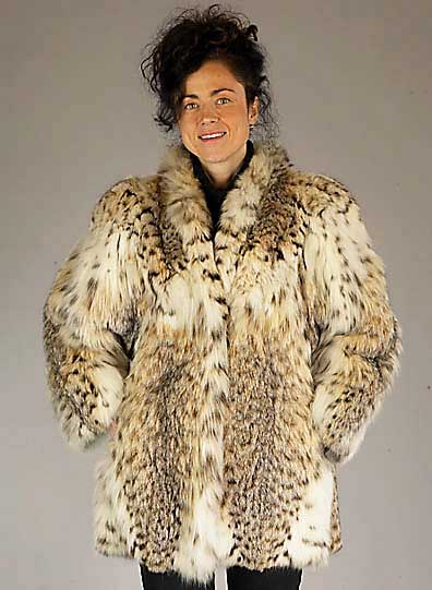 Luchskatzenjacke, Gr. 40/42, mit Steh- kragen und Schulterpolster, 2 Einschubtaschen, Innenfutter wollweiße Seide, RÜckenl. ca. 75 cm, lt. ...
