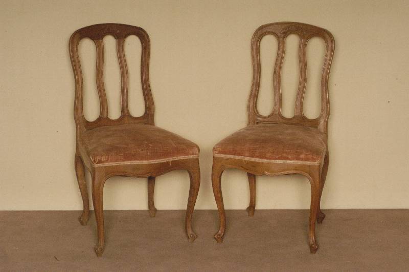 9 StÜhle, deutsch, um 1900/10, Barockstil, englischer Einfluß, Rillenverzierung, FÜße mit Rocaillen, geschwungen, in sich geschwungen, minimal ...
