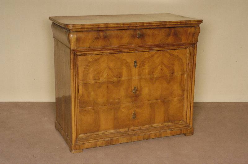SpÄtbiedermeierkommode, westdeutsch/Pfalz, um 1830/35, Korpus Weichholz, Front auf Rahmen, sogenannte Rahmenfassung, Wurzelnußfurnier z.T. ...