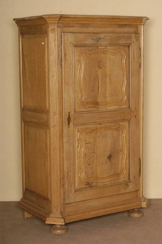 SchrÄnkchen, deutsch/Raum Aachen, um 1860/70, nach dem Vorbild von 1720/30, komplett auf Rahmen gearbeitet, Eiche massiv, FÜllungen mit ...
