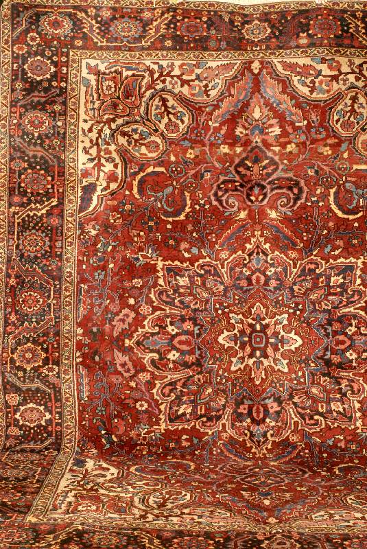 Heriz, Persien, ca. 40 Jahre, Wolle auf Baumwolle, ca. 405 x 312 cm, SchÄtzwert: 1800.- EURO, EHZ: 3