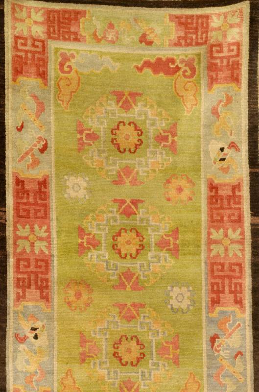 Tibet, um 1920, Wolle auf Baumwolle, ca. 162 x 88 cm, SchÄtzwert: 1500.- EURO, EHZ: 2. Sehr guter Zustand. SchÖne Farbgestalt.