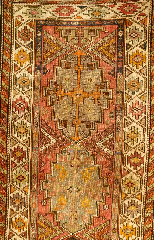 Kazak, Russland, um 1900, Wolle auf Wolle, ca. 325 x 107 cm, SchÄtzwert: 3500.- EURO, EHZ: 4