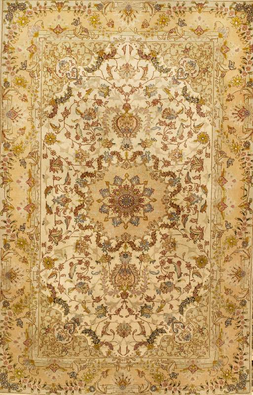 Täbriz fein, Persien, ca. 30 Jahre, Korkwolle mit Seide, ca. 156 x 102 cm, Schätzwert: 1900.- EURO, EHZ: 2, guter Erhaltu ngszustand. Schöne ...