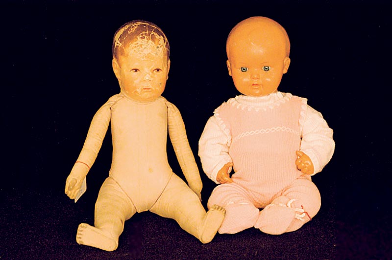 KÄthe Kruse Puppe, 20er/30er Jahre, StoffkÖrper gestopft, 5 BeinnÄhte, Waden und Knie ausgeformt, Lichtpunkte im Auge, 2 KinnnÄhte, ...