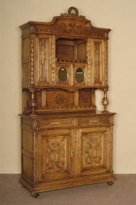 Buffetschrank, Frankreich, um 1880, Louis XVI, Kastanie massiv, hell gebeizt, viertÜriges Oberteil mit aufwendiger und filigraner floraler ...