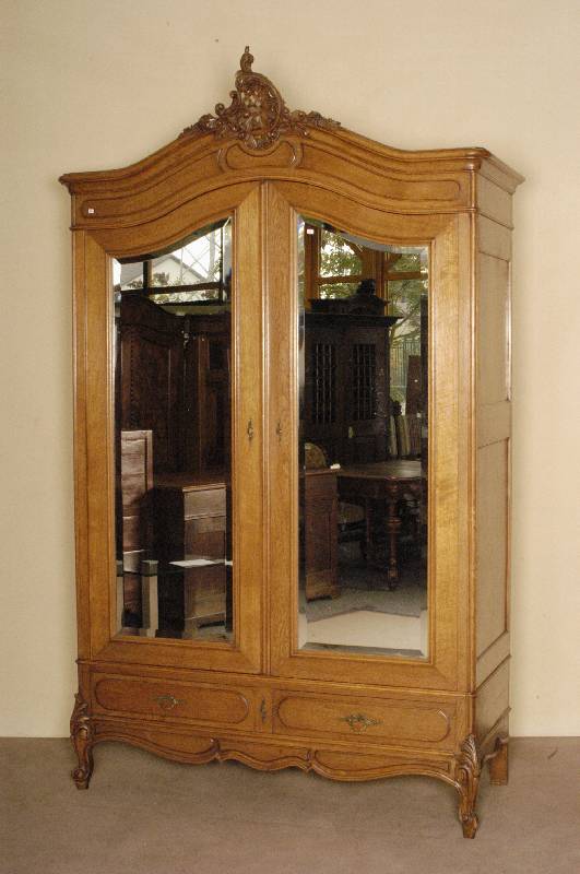 Kleiderschrank, Belgien, um 1880, Renaissance, Einfluß von Aachen/LÜttich, Eiche massiv hell, zweitÜriges MÖbel mit facettierten ...