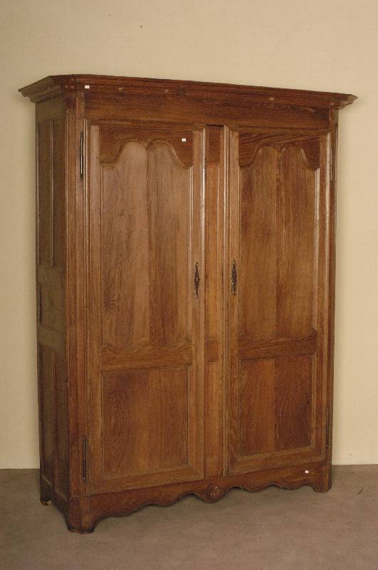 Schrank, Frankreich/Lothringen, um 1830, Barock, Eiche massiv, zweitÜriges MÖbel, TÜrinlets eingefaßt in Rahmenkonstruktion, geschwungene ...