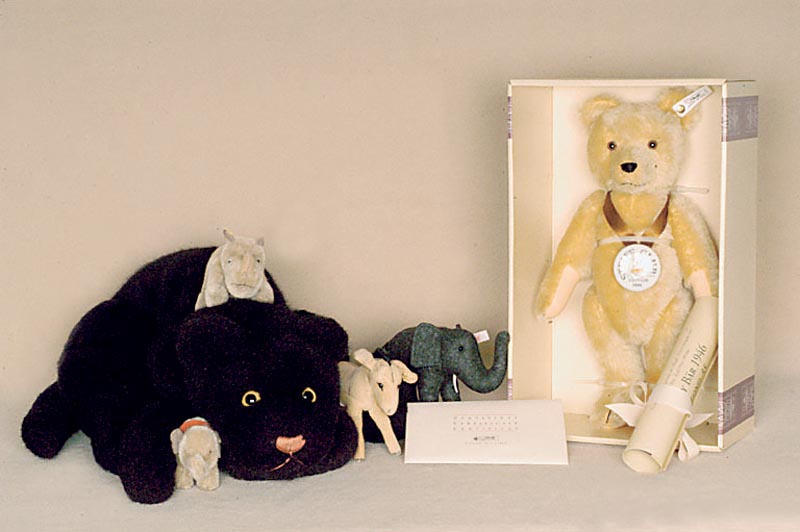 Steiff-Teddy, Replika, nach dem Vorbild von 1946, Steiff-Club Edition, limitierte Auflage, hier Nr. 5901, im orig. Karton, unbespielt, H. ca. 35 ...