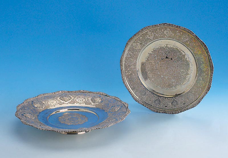 Anbietschale, Silber, Persien 40er Jahre, ca. 555 g, D. ca. 28 cm, H. ca. 4 cm, florales Design