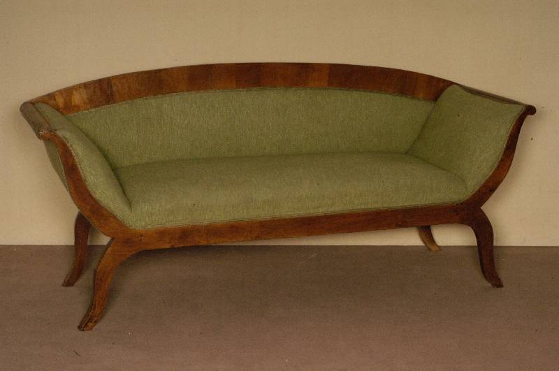 Sofa, Frankreich, um 1810/1820, Korpus Weichholz, z.T. Wurzelnußfurnier gespiegelt verlegt, alte Leimblasen, in den 60er Jahren neu bespannt, ...