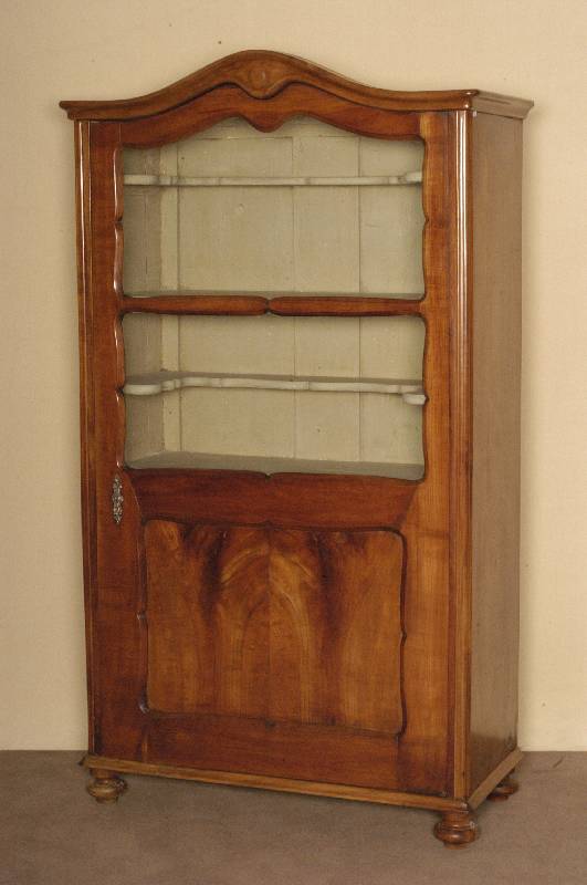 Glasschrank, um 1870, Kirschholz massiv, eintÜrig, teilverglast (altes Glas), Alters- und Gebrauchsspuren, ohne SchlÜssel, ca. 175x101x47 cm
