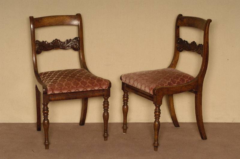 6 SpÄtbiedermeierstÜhle, deutsch/Pfalz, um 1845/55, Korpus Nußbaum massiv bzw. Zarge Buche, Wurzelnußfurnier, Balusterbeine in qualitÄtvoller ...