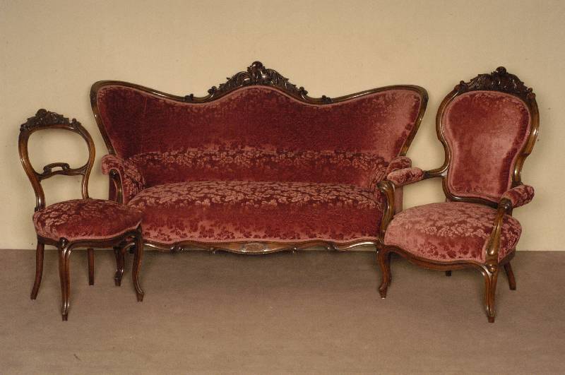 Salongruppe, westdeutsch, um 1840/50, wohl NiederhÖfer, bestehend aus Sofa, 2 Sessel und 5 StÜhle, Gestell Buche, Weichholz bzw. Schauteile ...